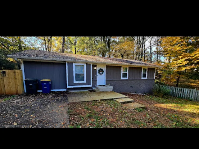 2115 Randolph Cir NW — Photo 1