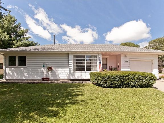 3rd image of 3840 Lennox Ave NE