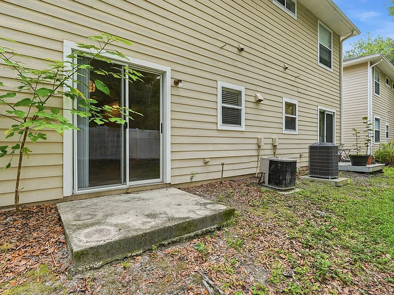 1710 NW 7th St #202 — Photo 17