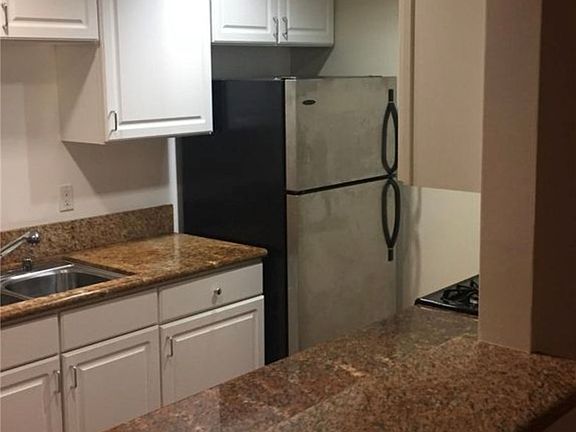 4th image of 21529 Saticoy St APT 211