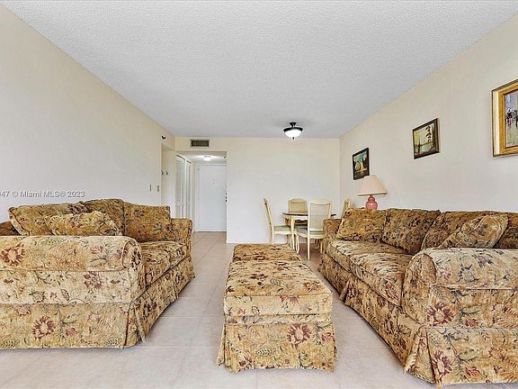 4th image of 210 174th St APT 416