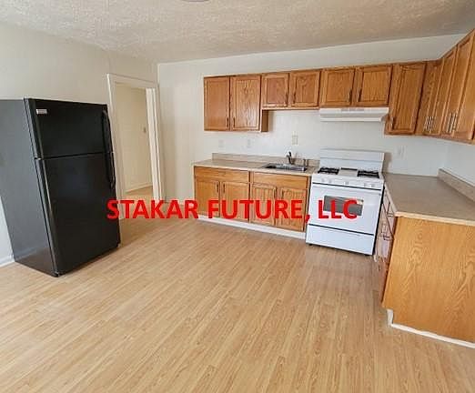 4th image of 1558 1/2 W New York St