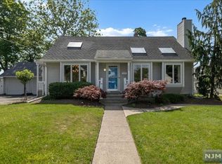 524 Tuers Ln, Paramus, NJ 07652