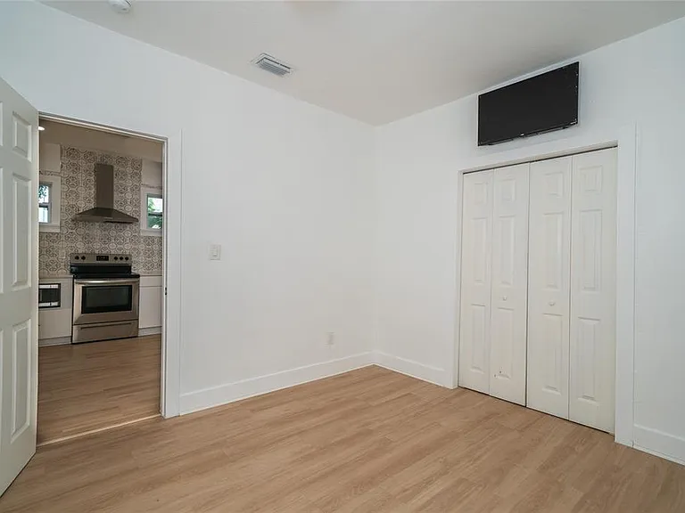 6704 N Taliaferro Ave — Photo 22