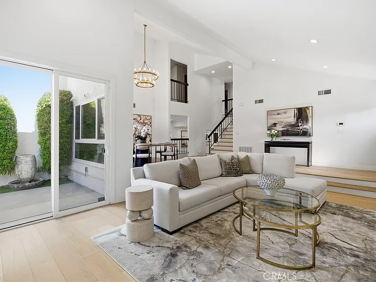 5347 Cangas Dr — Photo 9