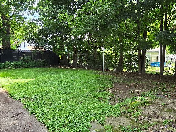 3rd image of 711 Kinyon St