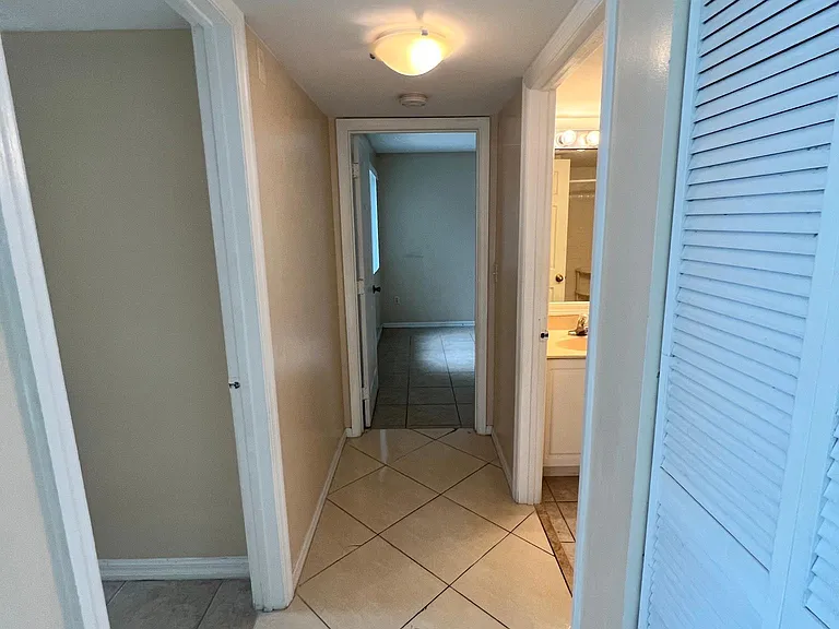 400 Crestwood Ct N #407 — Photo 24