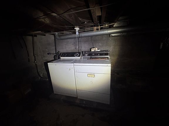 3rd image of 895 Cole Ave