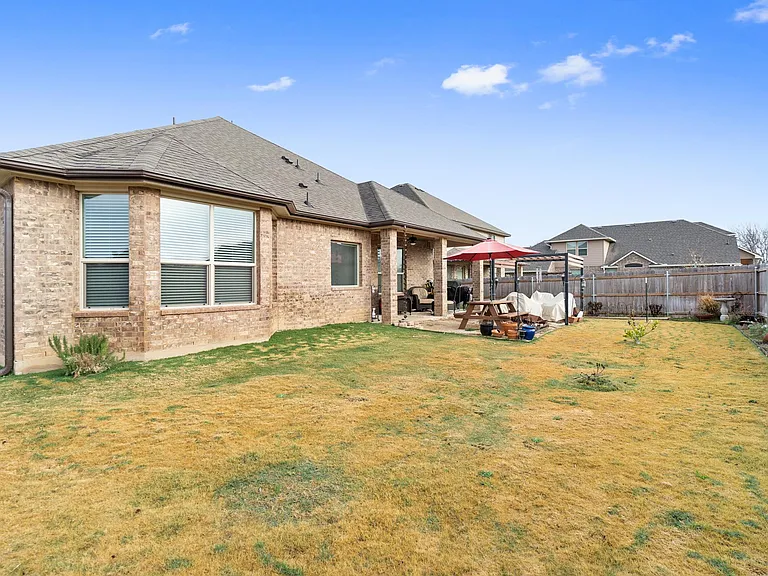 608 Lister Dr — Photo 25