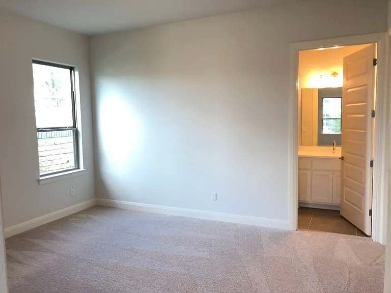 1920 Murano Ln — Photo 20