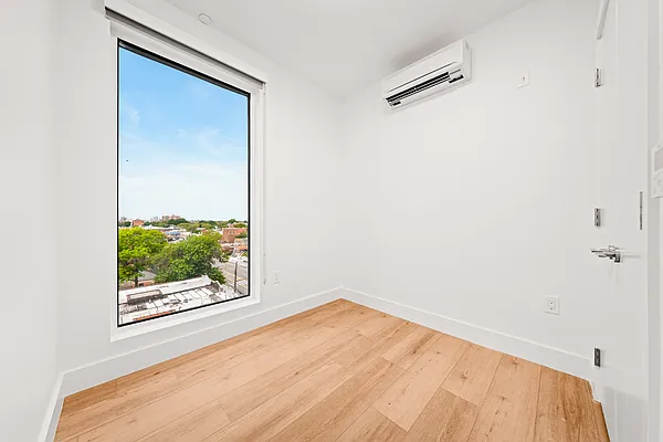 Bedroom, photo 1