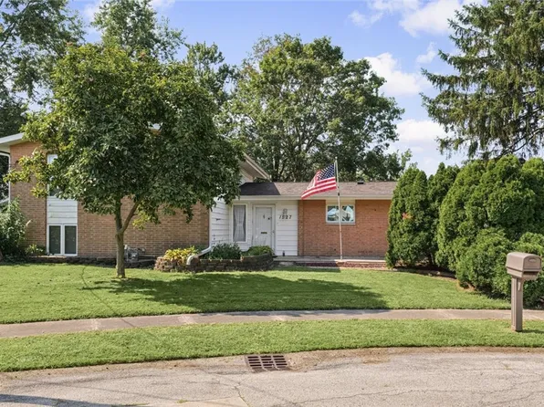 1527 S Pointe Dr, Rantoul, IL 61866