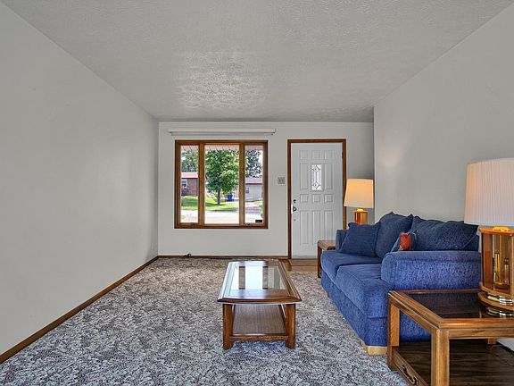 4th image of 304 Martigney Dr