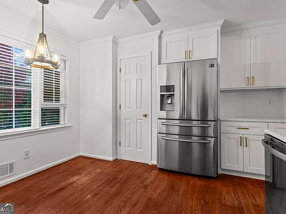 4th image of 40 Sycamore Sta #40