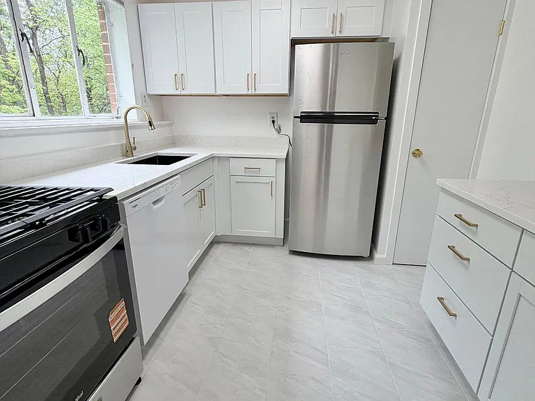 10305 Montrose Ave #M101 — Photo 8