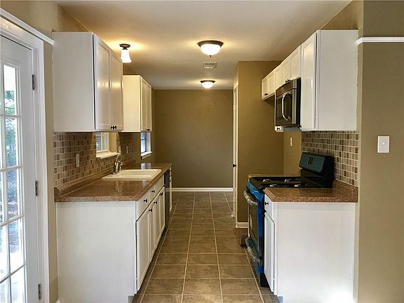2nd image of 617 Wallace Dr