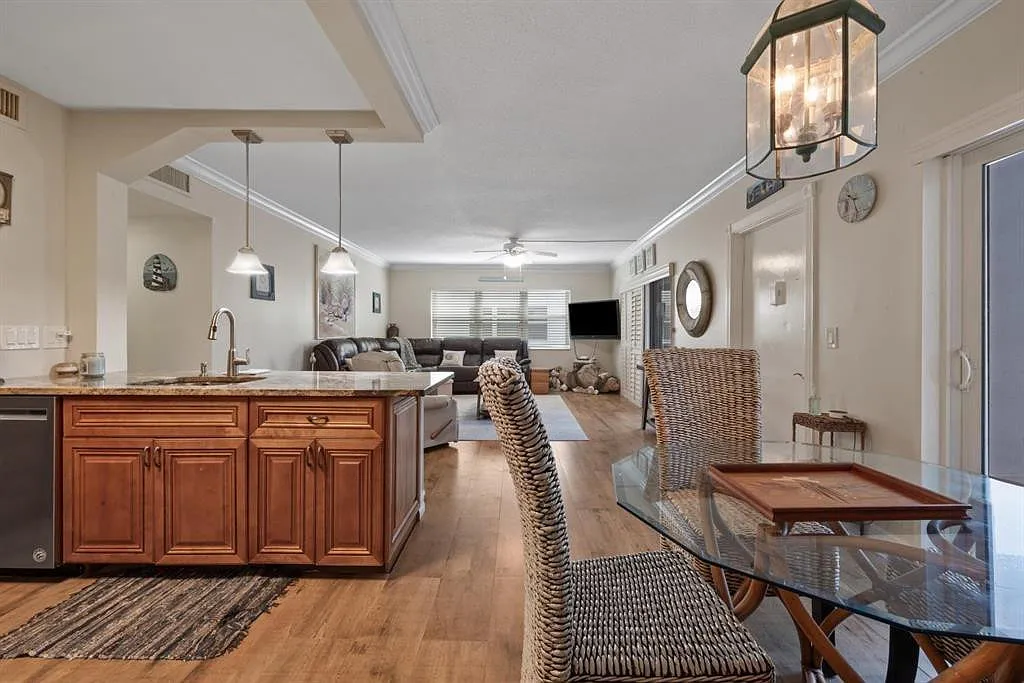 2 bed, 2.0 bath, 986 sqft, $2,800 — Photo 2