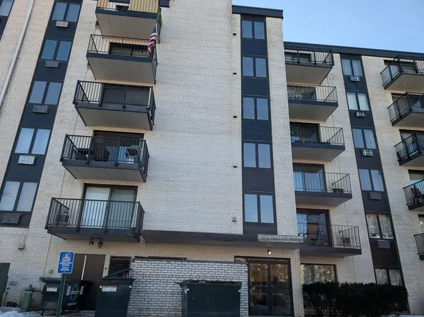 9074 W Terrace Dr APT 4J, Niles, IL 60714