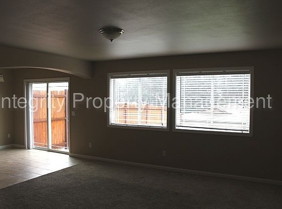 5th image of 124 173rd St E