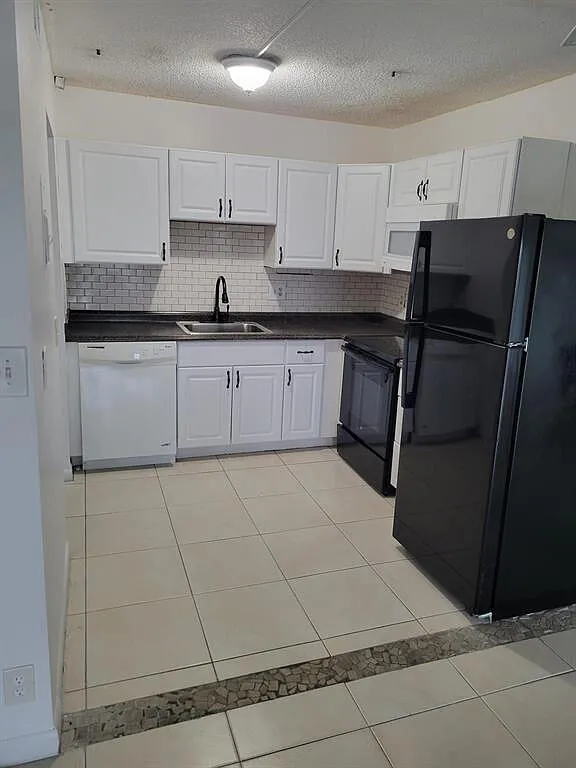 1 bed, 1.5 bath, 741 sqft, $1,690 — Photo 4