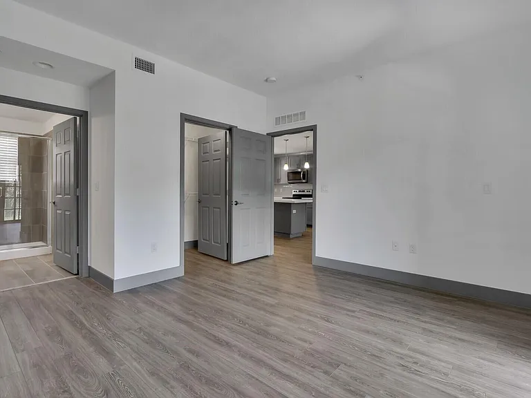 540 NE 14th Ct #103 — Photo 6