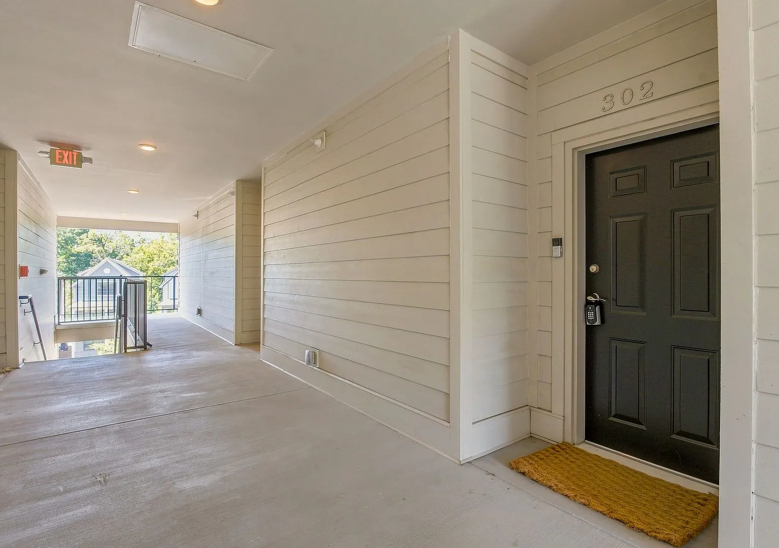 Luxury Condo in Bellevue — Photo 4