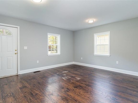 4th image of 2310 Newton St
