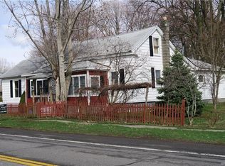 36 N Main St, Middleport, NY 14105