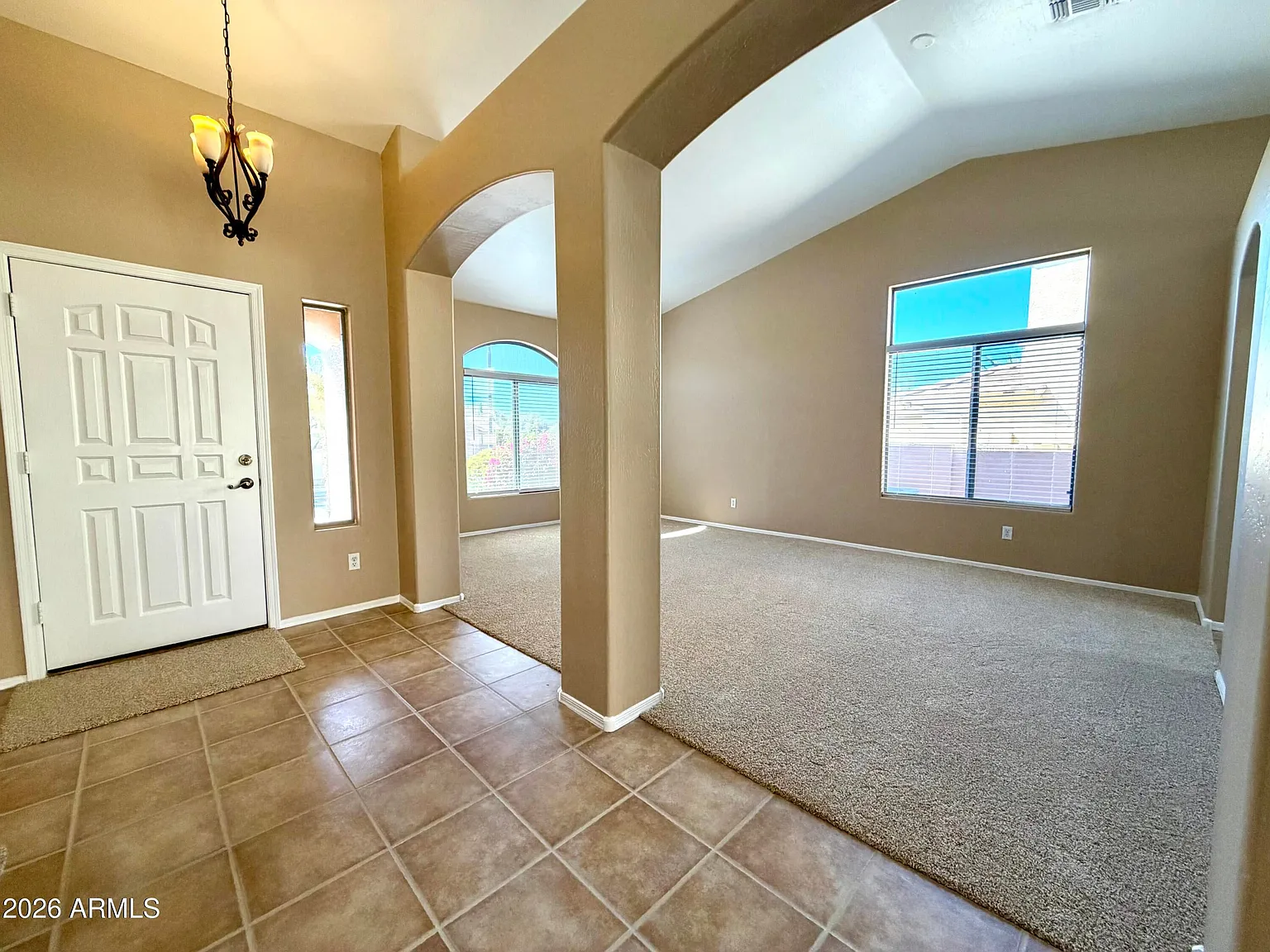3 bed, 2.5 bath, 1833 sqft, $2,400 — Photo 3