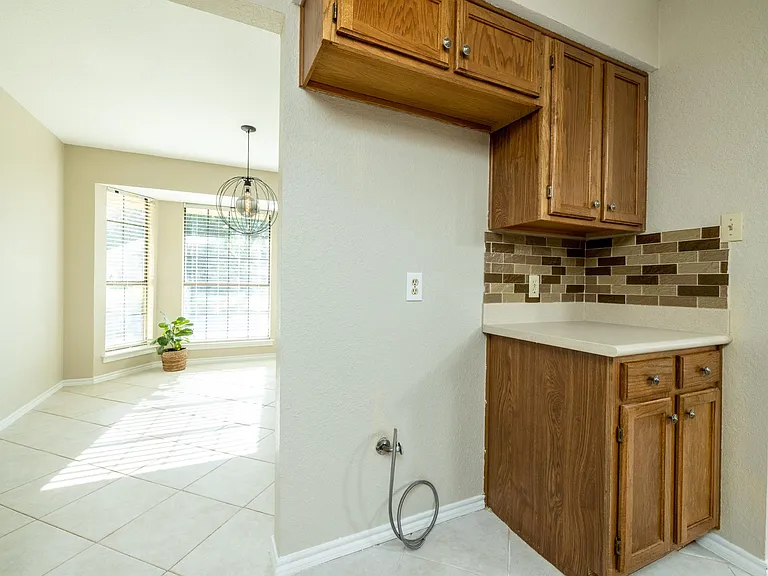 2403 Bayberry Ln — Photo 11