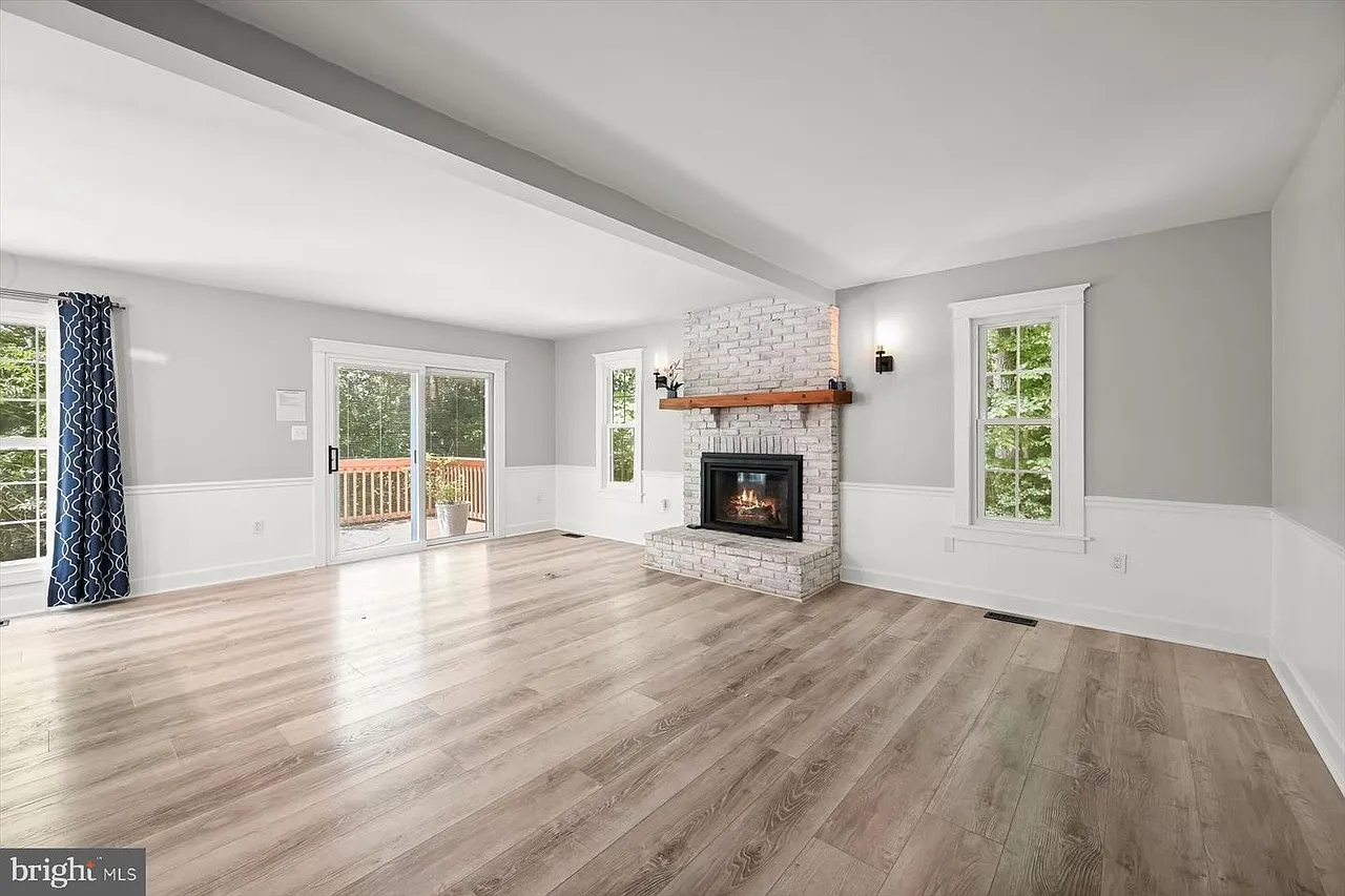 5 bed, 3.5 bath, 3326 sqft, $4,775 — Photo 1