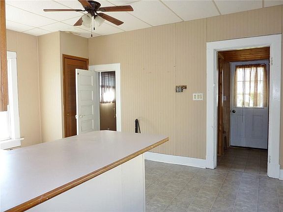 5th image of 714 Decatur St