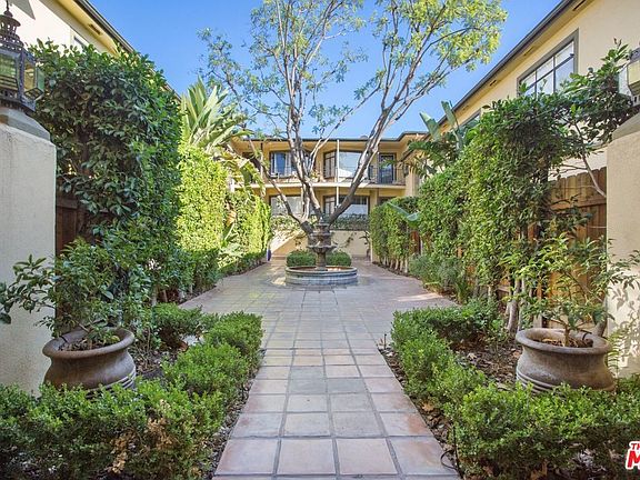 3rd image of 1318 N Crescent Heights Blvd APT 102