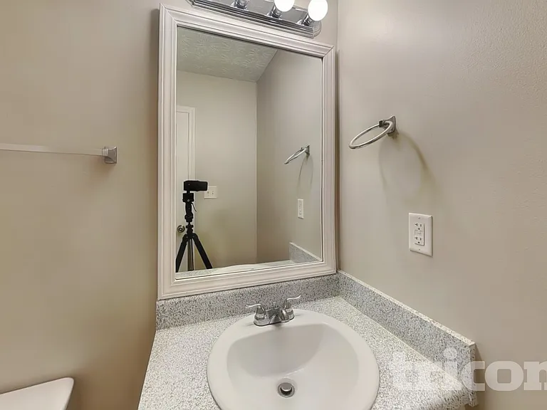 431 Bridgeport Pl — Photo 16