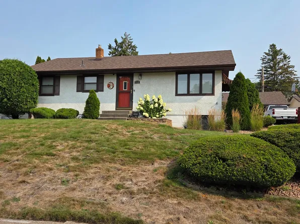 2215 Mesabi Ave, North Saint Paul, MN 55109