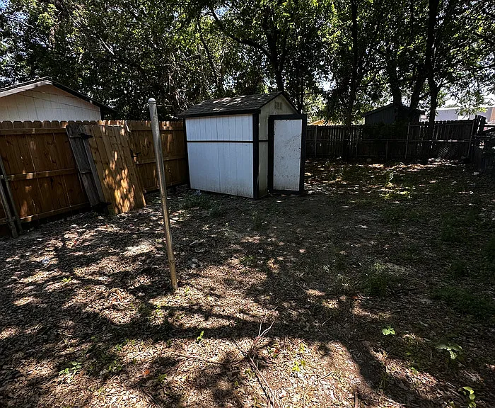 2463 Fort Worth St — Photo 5