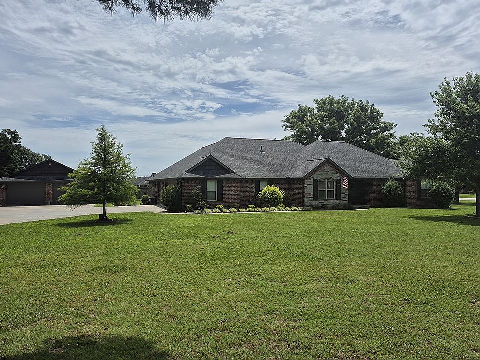 1st image of 608 Bausinger Rd