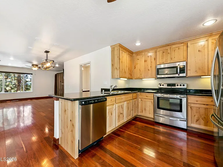 215 Clubhouse Cir — Photo 13