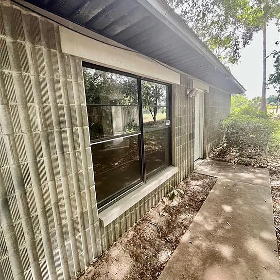 2321 SW 31st Pl #1 — Photo 1