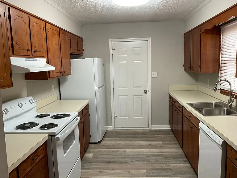325 Robinson Rd — Photo 11
