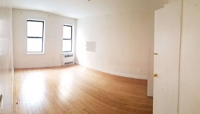 Rented by Smart NY Realty LLC | media 19