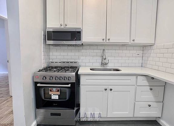 4th image of 200 E 17th St #Lb4