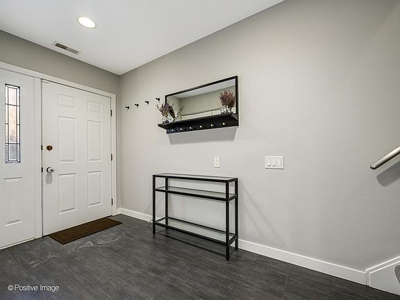 2nd image of 1715 N Wells St APT 15