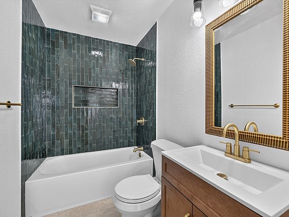 2nd image of 2344 Beaumont St