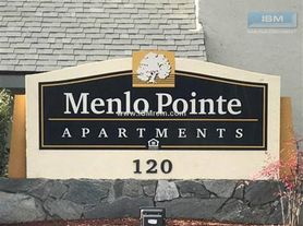 Menlo Pointe