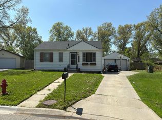 5921 Lee Cir, Lincoln, NE 68506