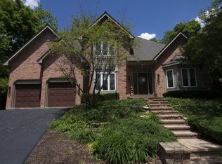 102 Creekside Ct, Saint Charles, IL 60174