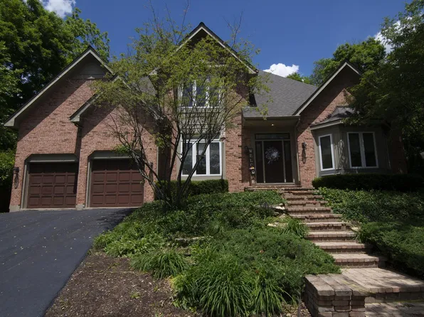 102 Creekside Ct, Saint Charles, IL 60174