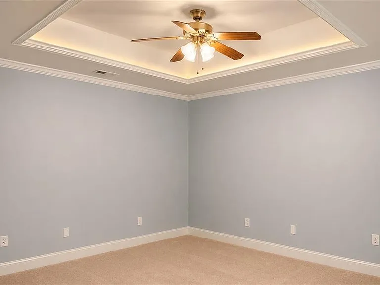 340 Nell Ct — Photo 32