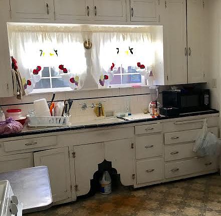 4th image of 1445 S San Joaquin St